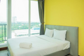 Studio Apartment at Tree Park Apartment By Travelio